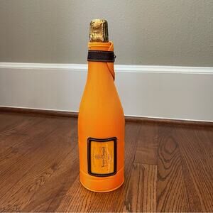 Veuve Clicquot Brut Champagne Ice Jacket Travel Carrier